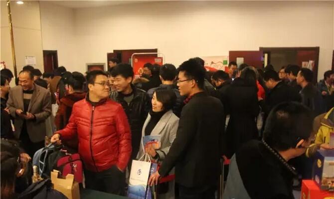 熱鬧的簽到現(xiàn)場